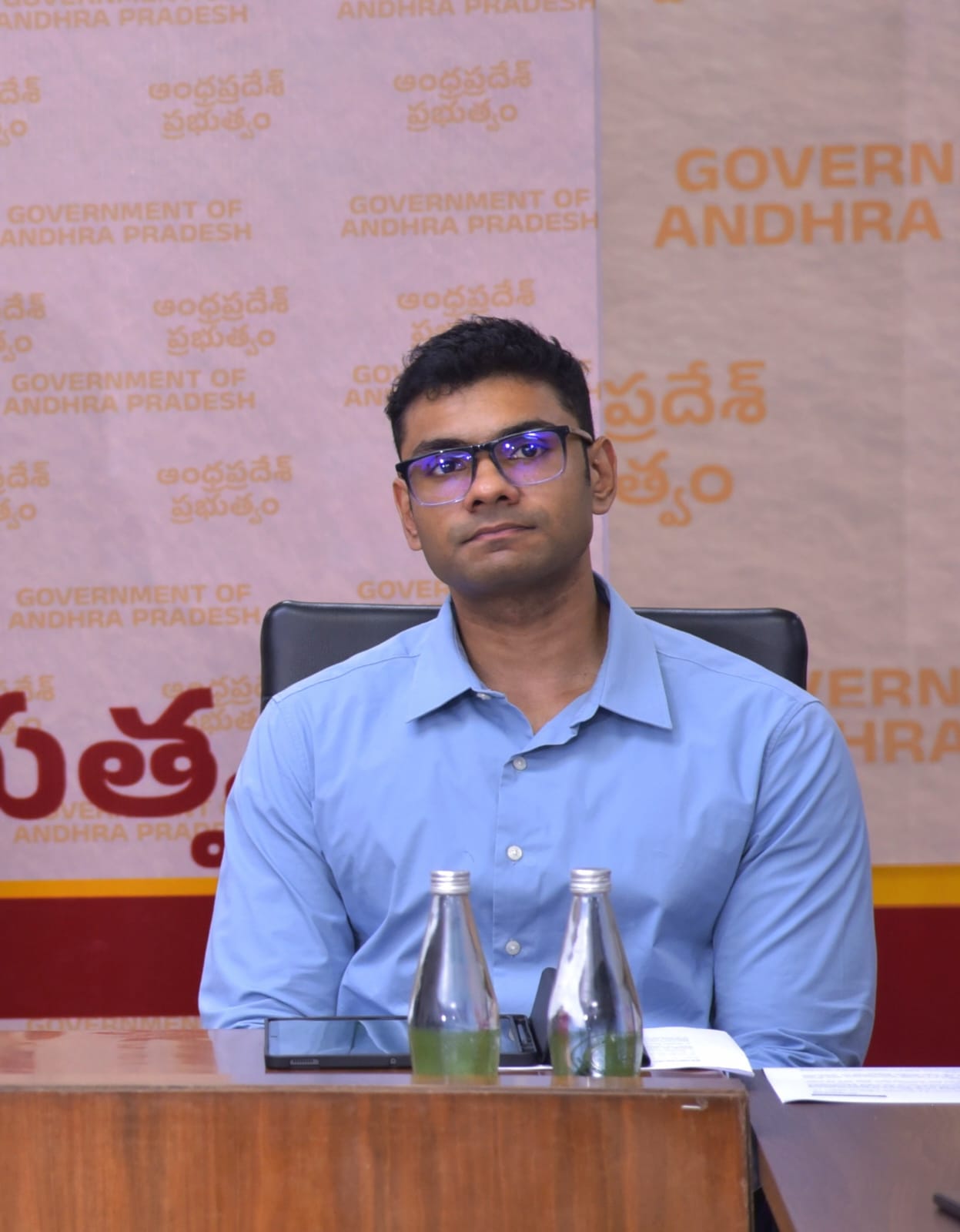 జర్నలిస్టుల ప్రతిభకు రాష్ట్ర ప్రభుత్వ పురస్కారం 2025 ఉత్తమ జర్నలిస్టు అవార్డులకు దరఖాస్తుల ఆహ్వానం – 12 విభాగాల్లో పురస్కారాలు రూ.2 లక్షల నుంచి రూ.1 లక్ష వరకు నగదు పురస్కారాలు – సెప్టెంబరు 28లోగా దరఖాస్తులు కొరబడుతున్నాయి. రాష్ట్ర సమాచార పౌరసంబంధాల శాఖ సంచాలకులు కె.ఎస్. విశ్వనాథన్