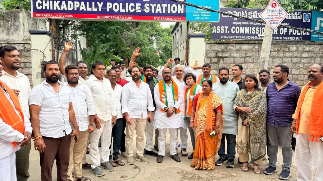 విద్యార్థుల ఫీజు బకాయిల విడుదలకు బీజేపీ అసెంబ్లీ ముట్టడి..