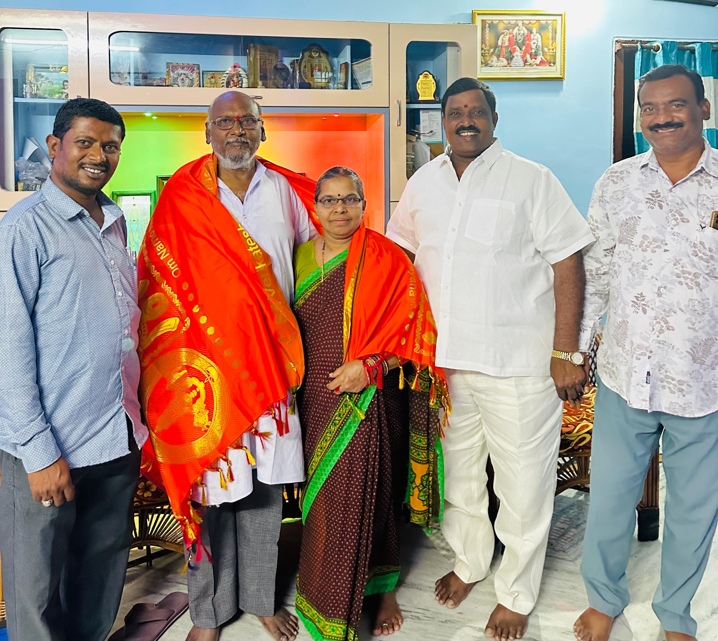 ఆత్మీయుల మధ్య అత్యంత ఘనంగా డా లక్ష్మివీర మల్లు జన్మదిన వేడుకలు