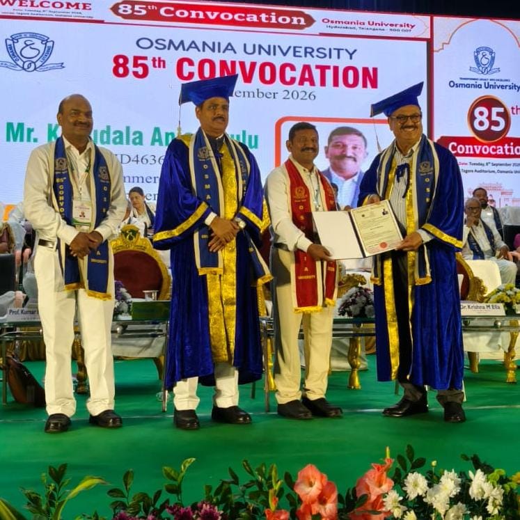 కష్టాలను దాటి.. డాక్టరేట్ సాధించిన ఆంజనేయులు