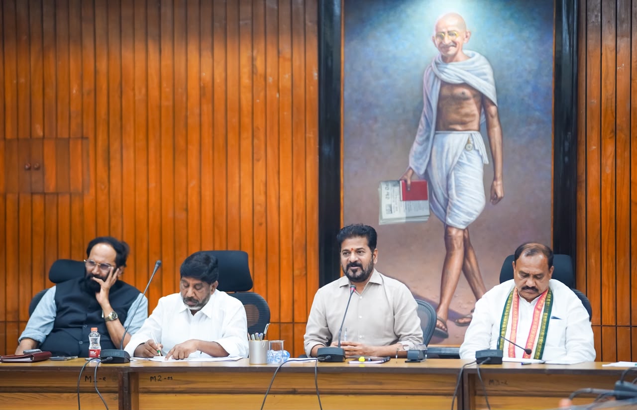 అధికారం పోయినా అహంకారం వీడలేదు నియోజకవర్గానికి సంబంధించిన సమస్యలు ప్రస్తావించాలి సీఎల్పీ సమావేశంలో ముఖ్యమంత్రి రేవంత్ రెడ్డి