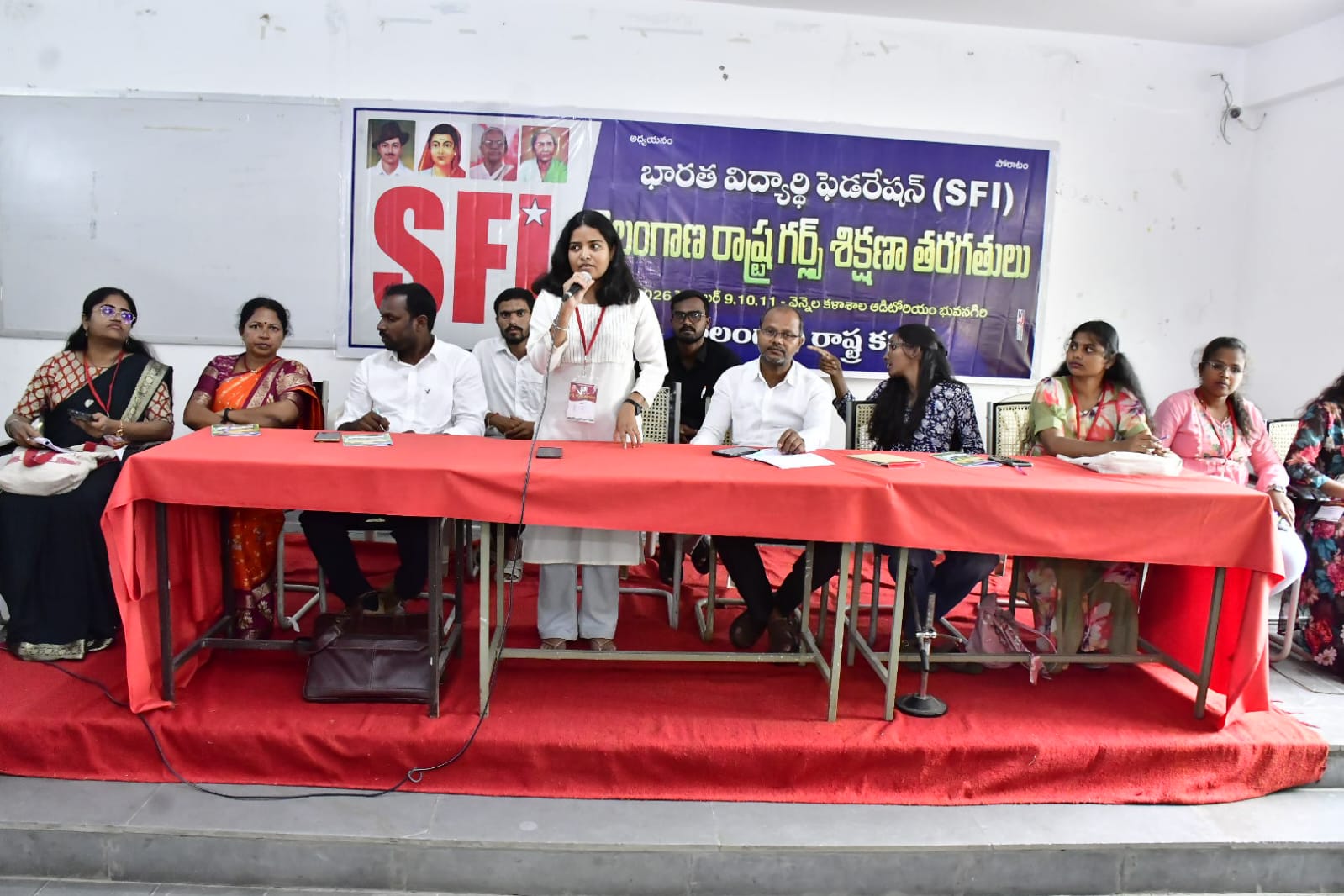 విద్యార్థినీల రక్షణలో ప్రభుత్వాలు విఫలం ఢిల్లీలో కదిలే బస్సులో విద్యార్థినిపై అత్యాచార ఘటన దీనికి నిదర్శనం