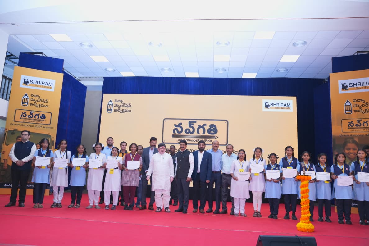 రవాణా రంగ కార్మికుల పిల్లలకు మెరిట్ స్కాలర్షిప్లు అందించడం అభినందనీయం: మంత్రి పొన్నం ప్రభాకర్ విద్యార్థులు లక్ష్యాన్ని నిర్దేశించుకుని కష్టపడి ఉన్నత స్థాయికి ఎదగాలి
