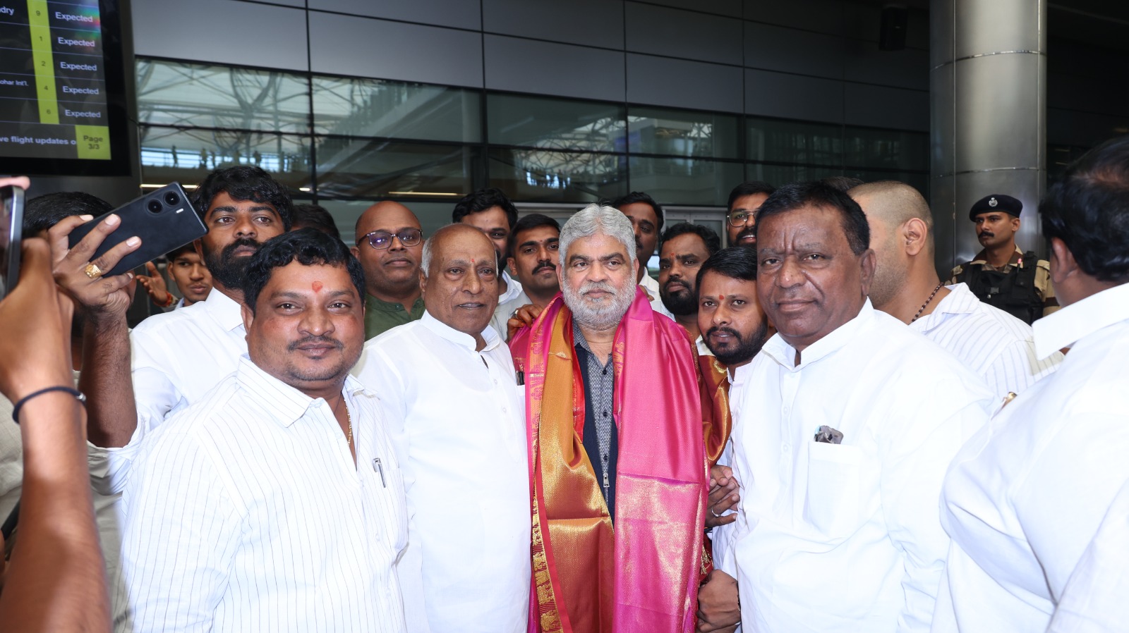 తెలంగాణ అసెంబ్లీ స్పీకర్ బృందం యూరప్ స్టడీ టూర్ విజయవంతం స్పీక‌ర్ గడ్డం ప్రసాద్ కుమార్ నేతలు, అభిమానుల ఘన స్వాగతం