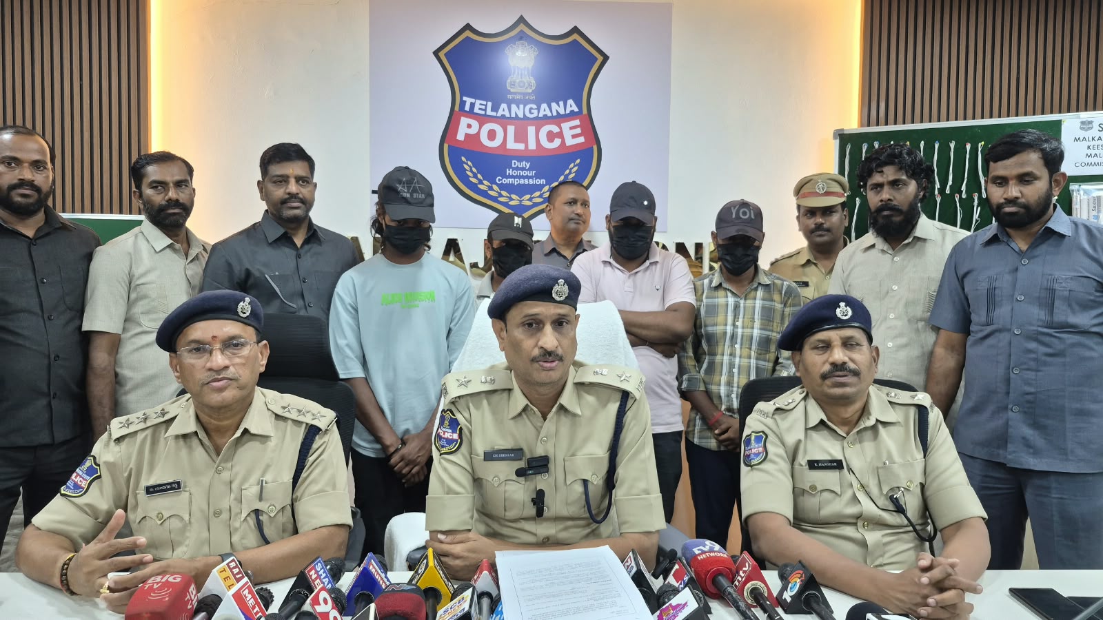 మల్కాజిగిరి కమిషనరేట్‌ పరిధిలో పోలీసుల భారీ ఆపరేషన్‌.. సికింద్రాబాద్‌ రైల్వే స్టేషన్‌ లో 21.499 కిలోల గంజాయి పట్టివేత.. ఇద్దరు మహిళల అరెస్ట్‌..