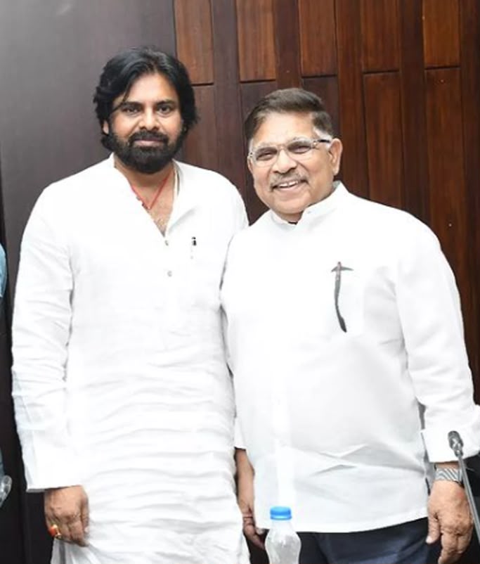 పవన్ కళ్యాణ్కు అల్లు అరవింద్ అభినందనలు - సినీ ప్రయాణంపై ప్రశంసలు
