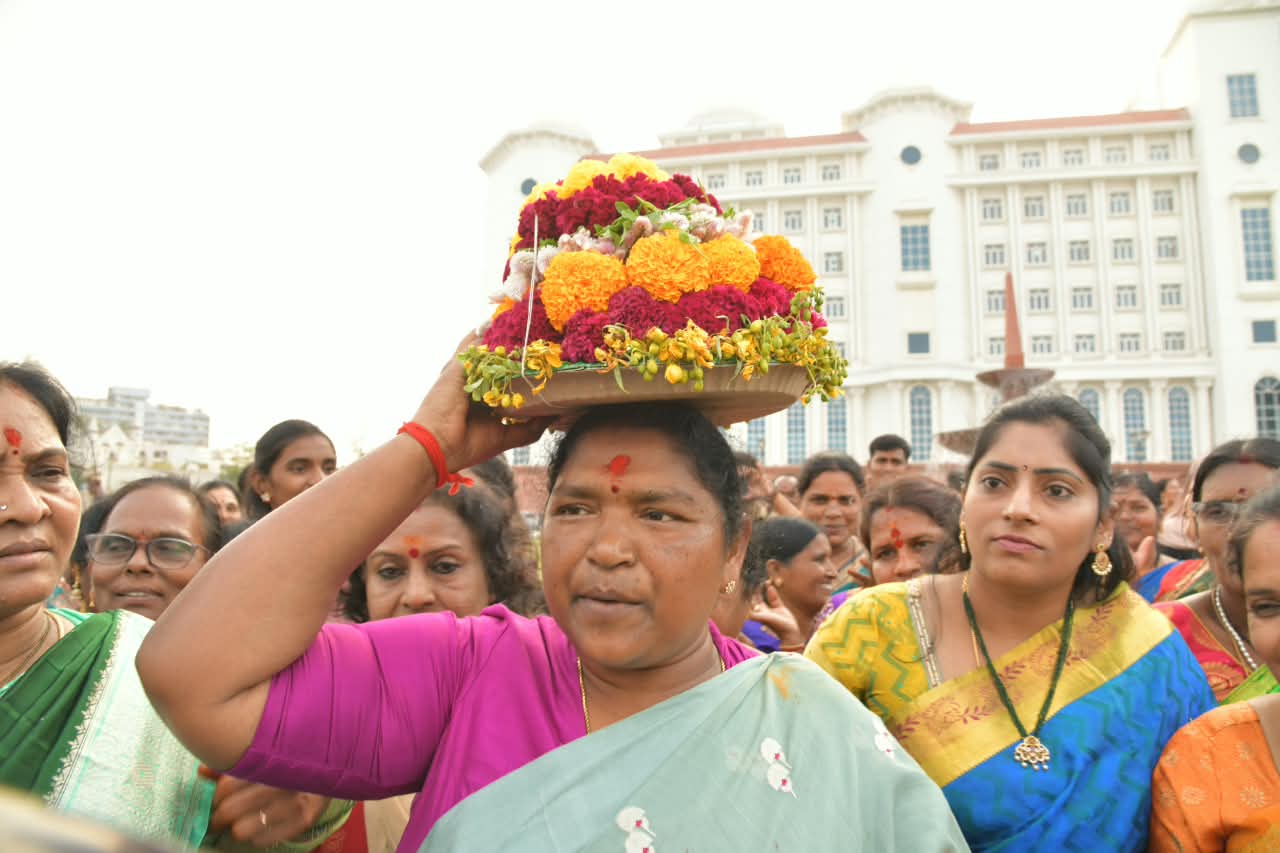 సచివాలయంలో ఘనంగా బతుకమ్మ వేడుకలు