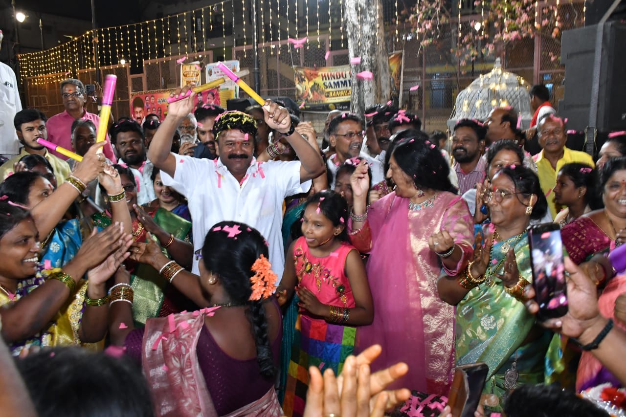 బన్సీలాల్ పేట లోని చారిత్రక మెట్ల బావి వద్ద ఘనంగా బతుకమ్మ వేడుకలు