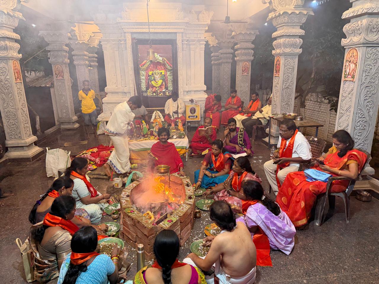 భక్తిశ్రద్ధలతో మహా చండీ హోమం